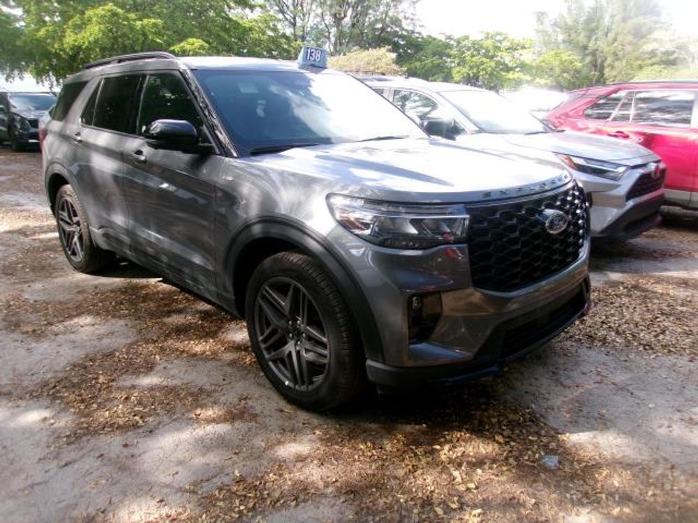 2025 Ford Explorer ST-Line