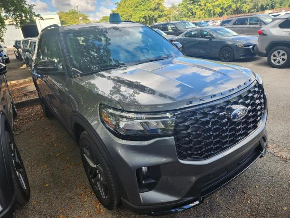 2025 Ford Explorer ST-Line