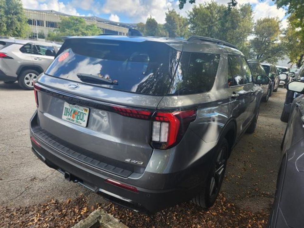 2025 Ford Explorer ST-Line