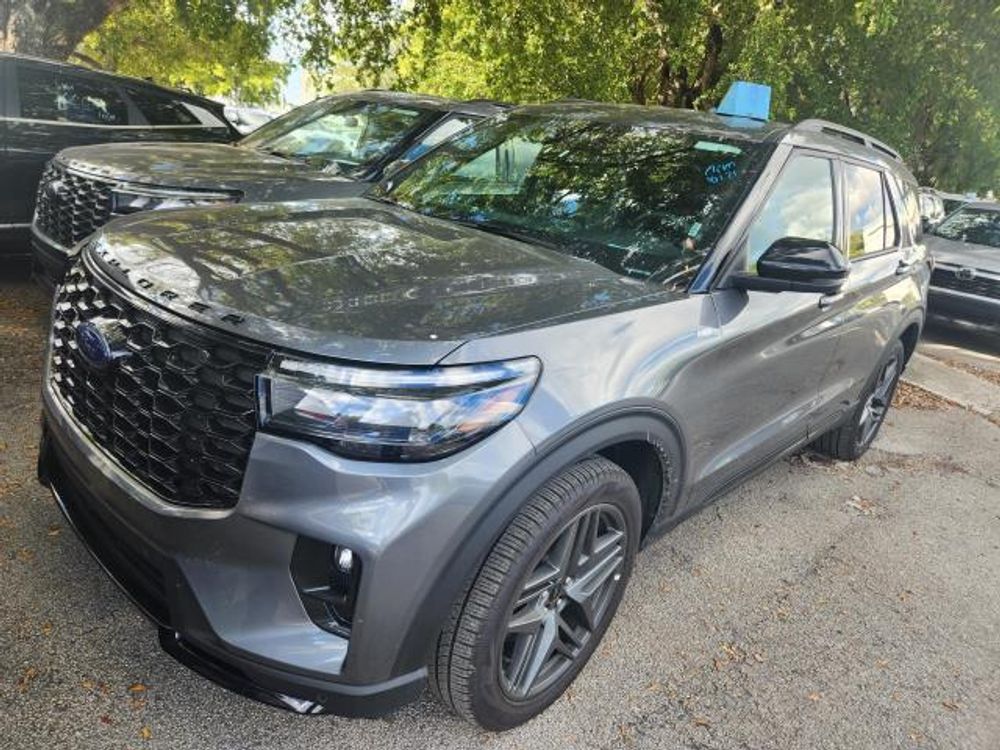 2025 Ford Explorer ST-Line