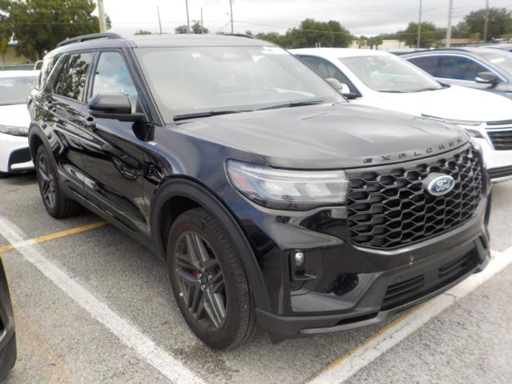 2025 Ford Explorer ST-Line