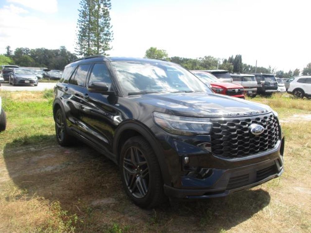 2025 Ford Explorer ST-Line