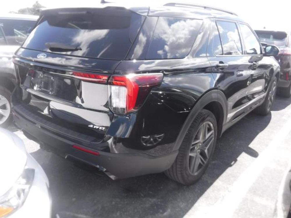 2025 Ford Explorer ST-Line