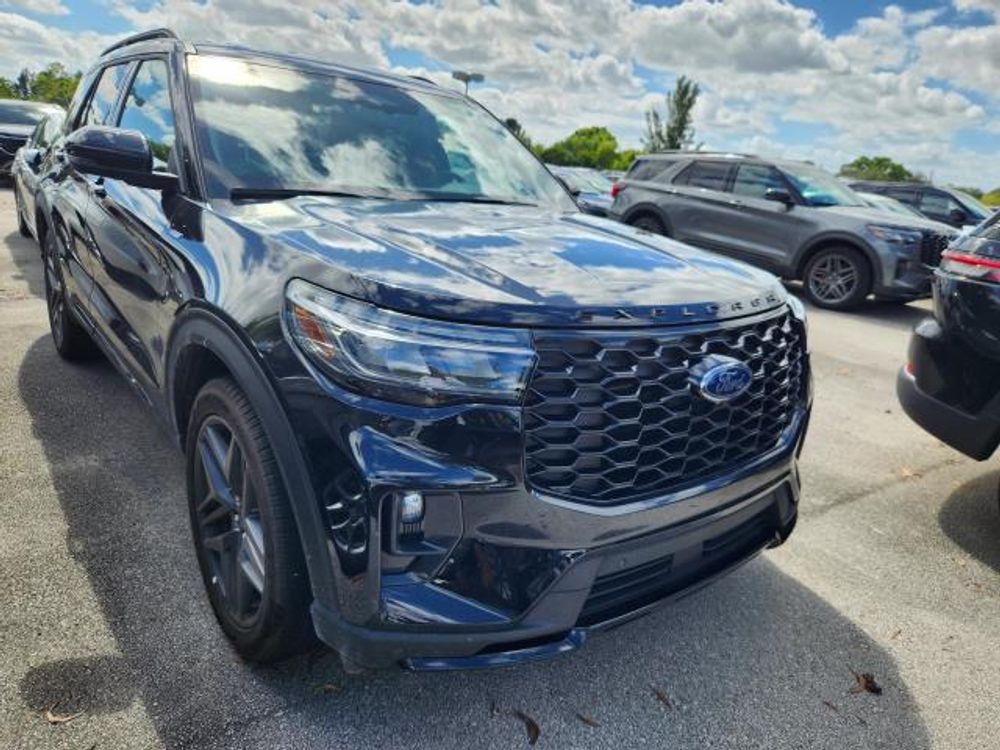 2025 Ford Explorer ST-Line