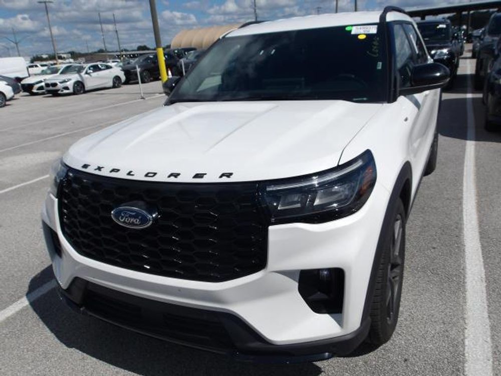 2025 Ford Explorer ST-Line