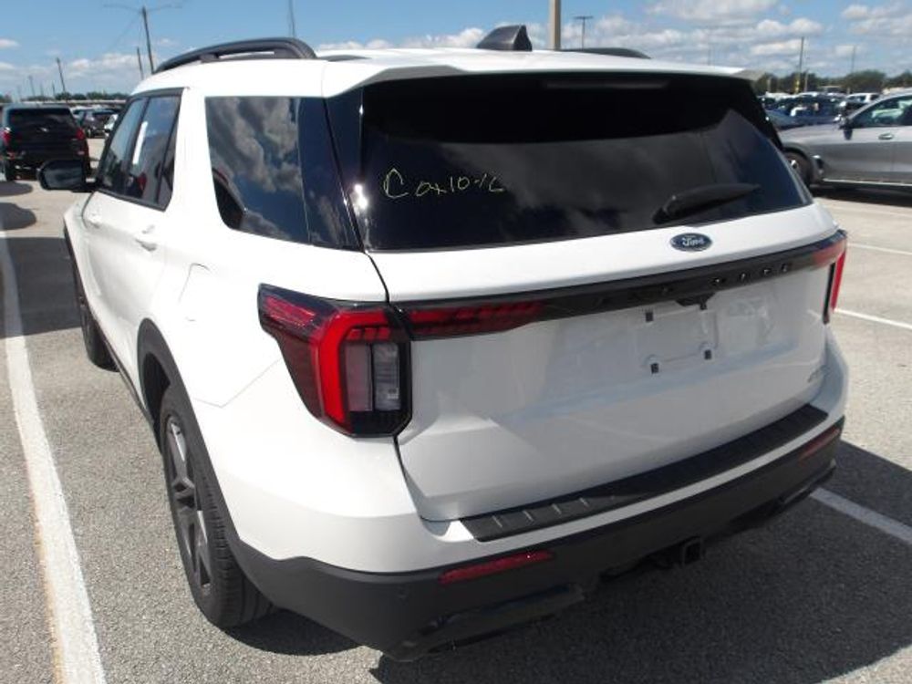 2025 Ford Explorer ST-Line