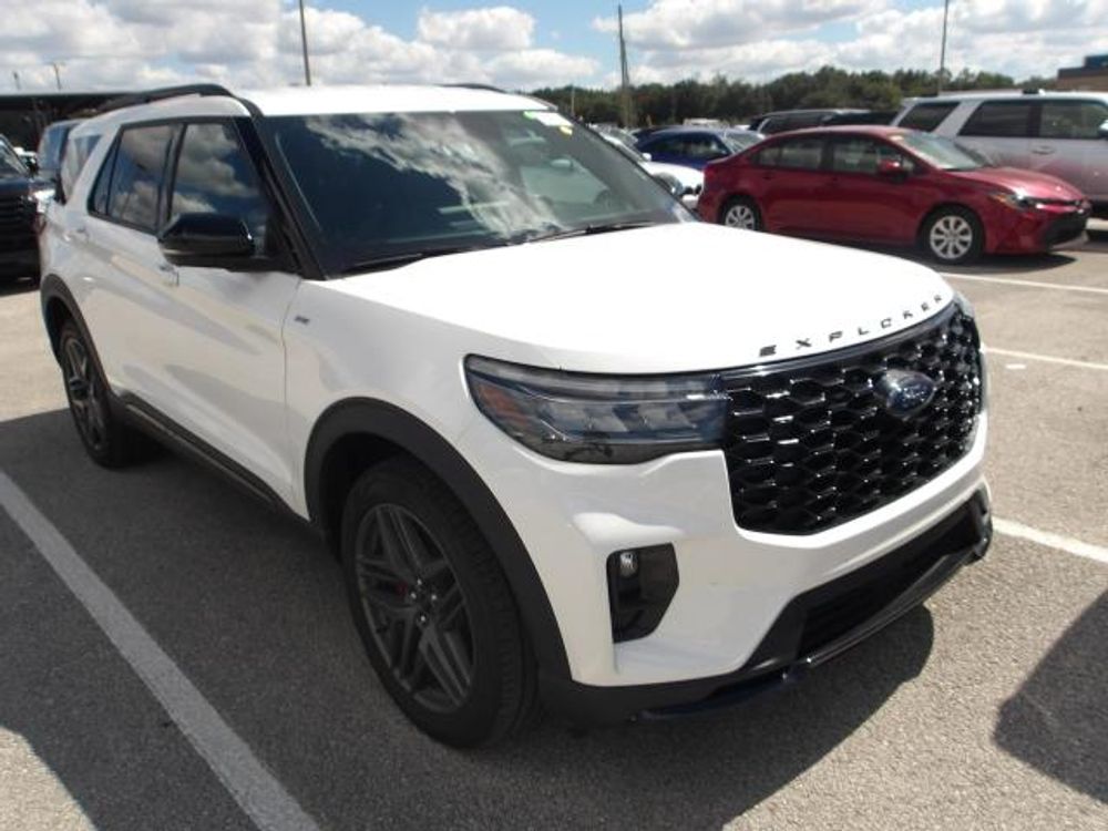 2025 Ford Explorer ST-Line