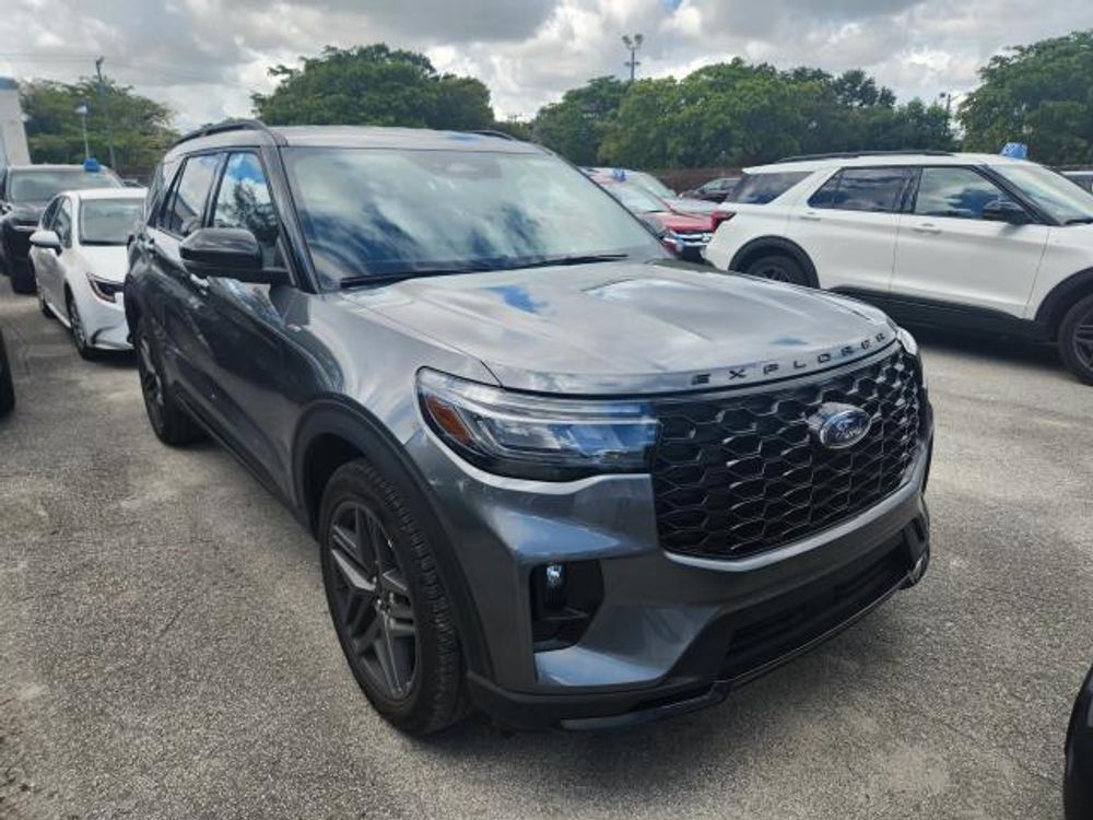 2025 Ford Explorer ST-Line
