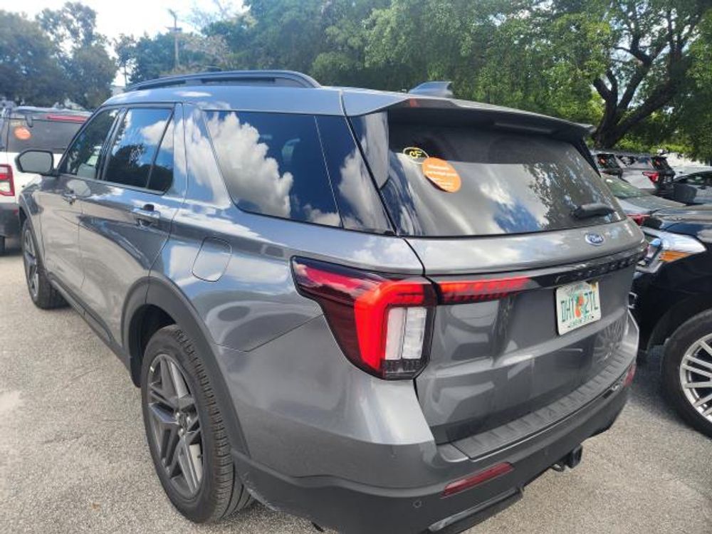 2025 Ford Explorer ST-Line