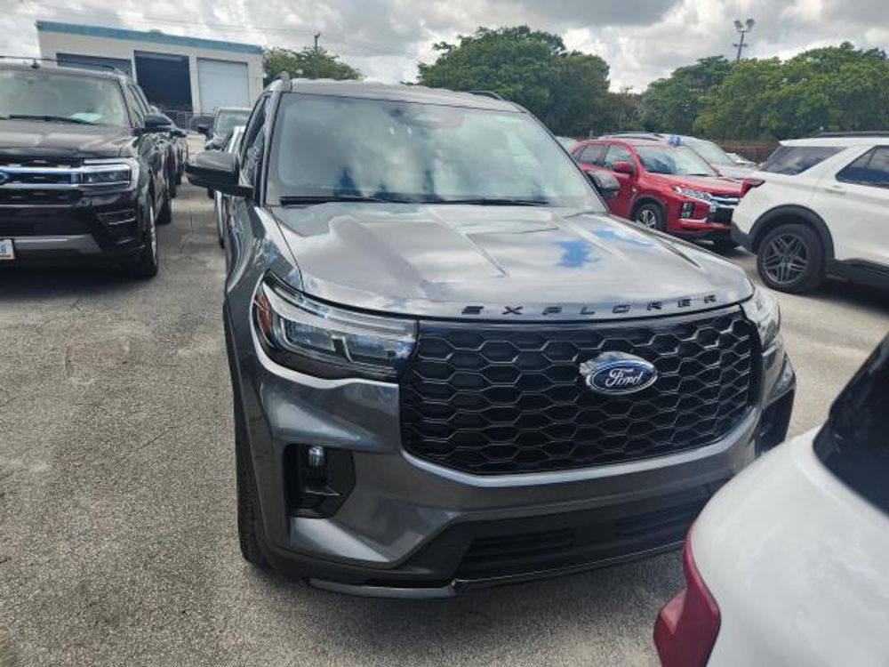 2025 Ford Explorer ST-Line