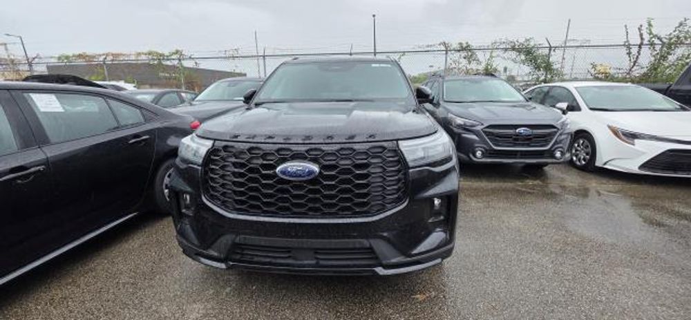 2025 Ford Explorer ST-Line