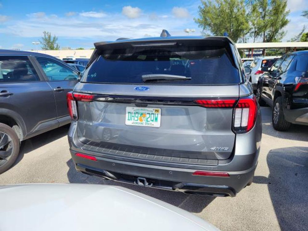 2025 Ford Explorer ST-Line