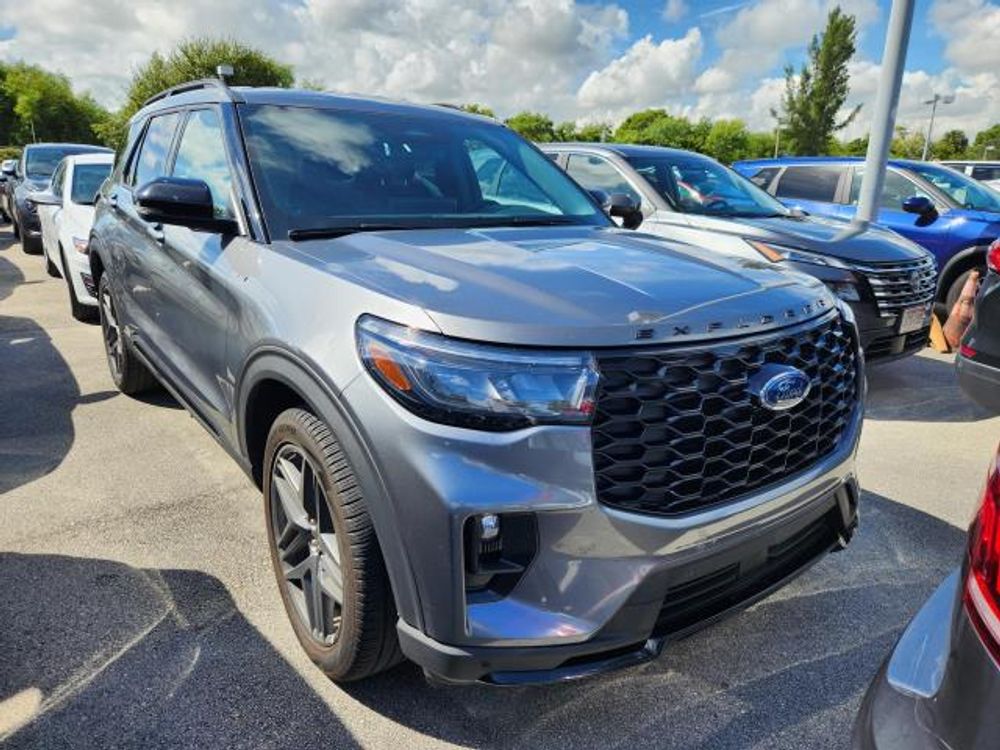 2025 Ford Explorer ST-Line