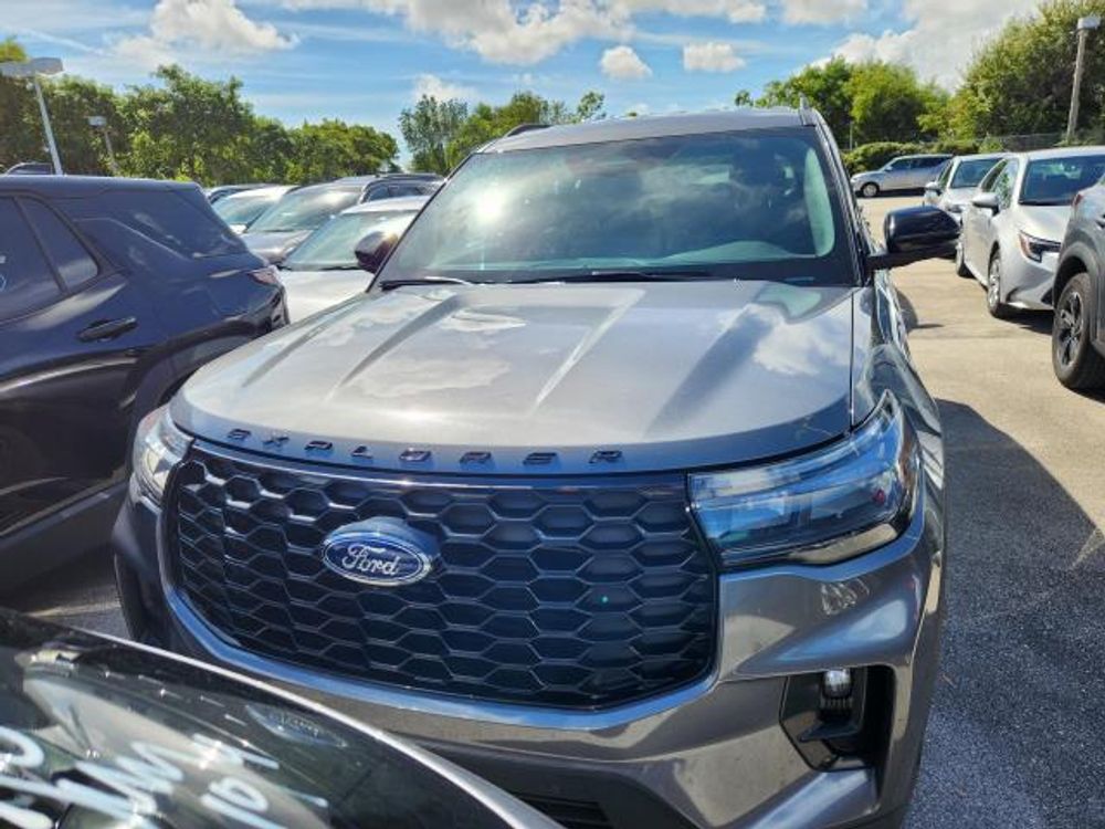 2025 Ford Explorer ST-Line