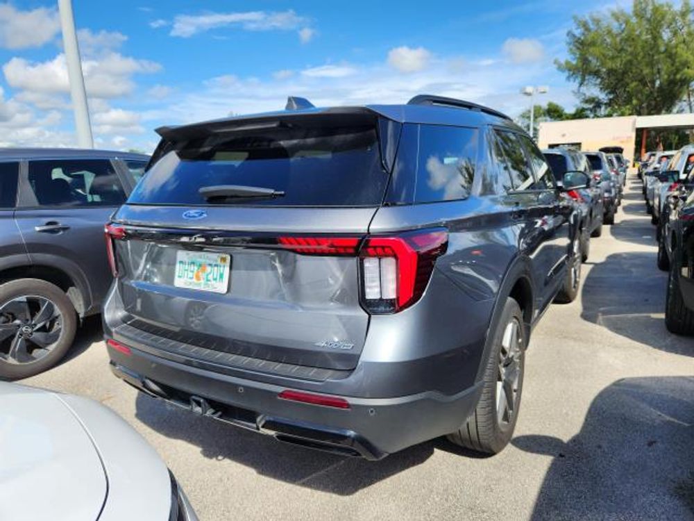 2025 Ford Explorer ST-Line