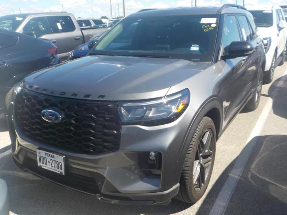 2025 Ford Explorer ST-Line