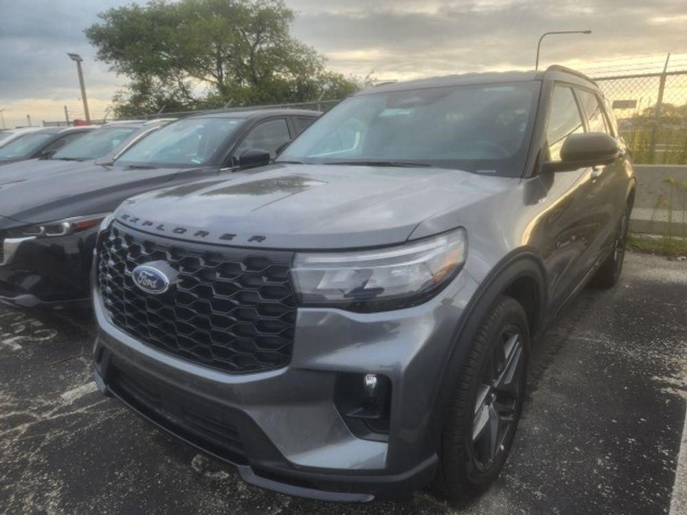 2025 Ford Explorer ST-Line