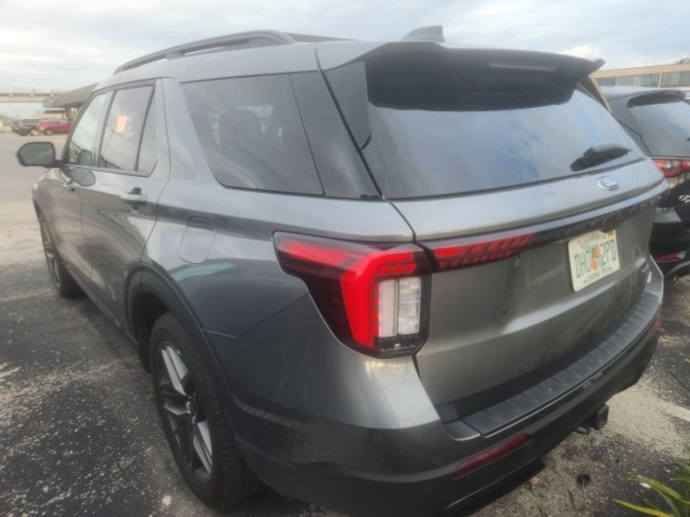2025 Ford Explorer ST-Line