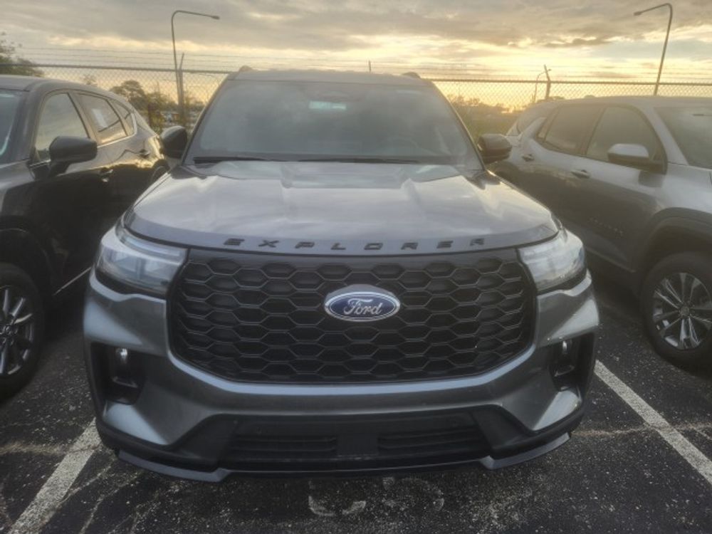 2025 Ford Explorer ST-Line