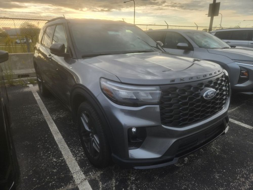 2025 Ford Explorer ST-Line