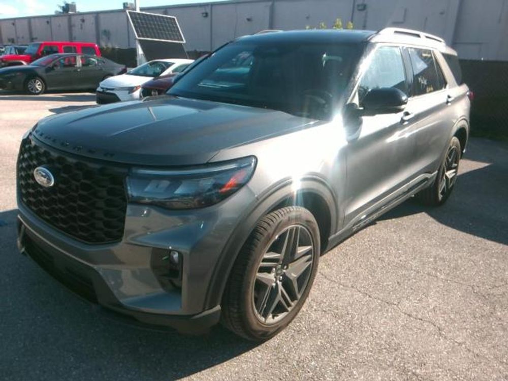 2025 Ford Explorer ST-Line