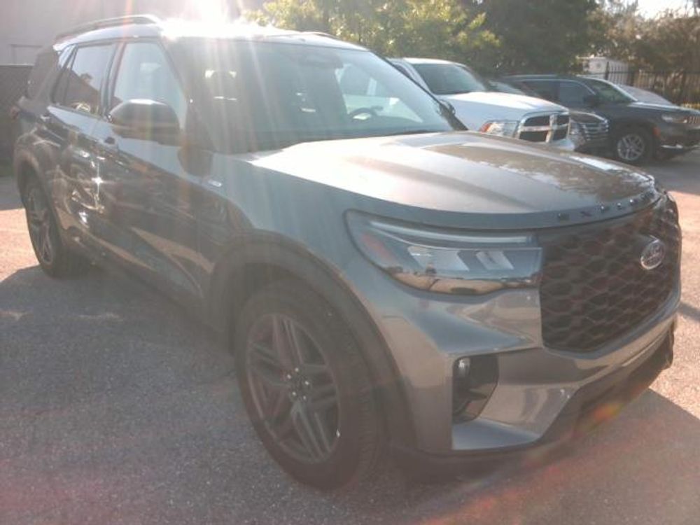 2025 Ford Explorer ST-Line