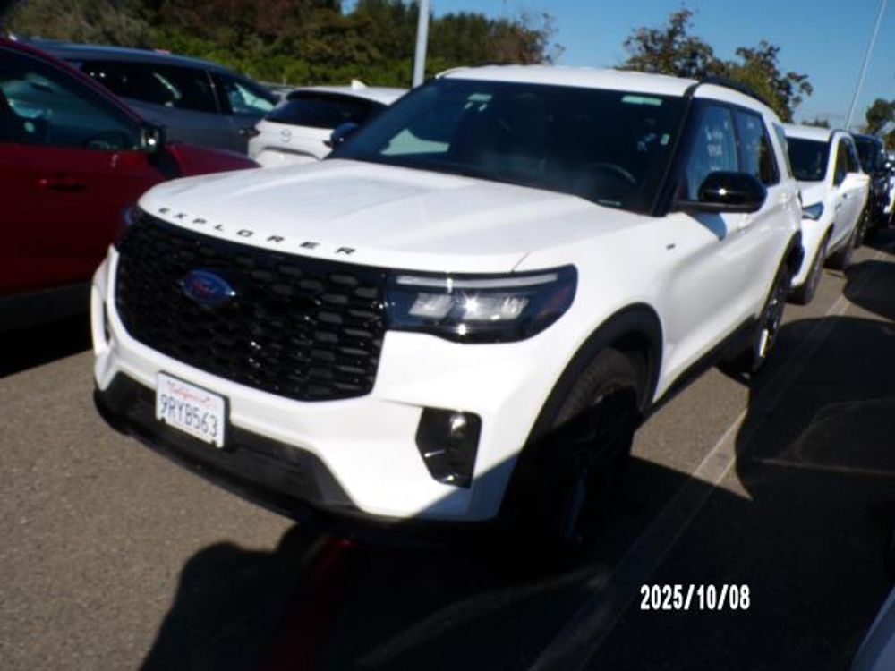 2025 Ford Explorer ST-Line