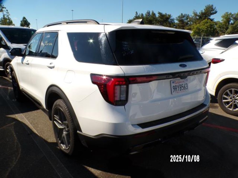 2025 Ford Explorer ST-Line