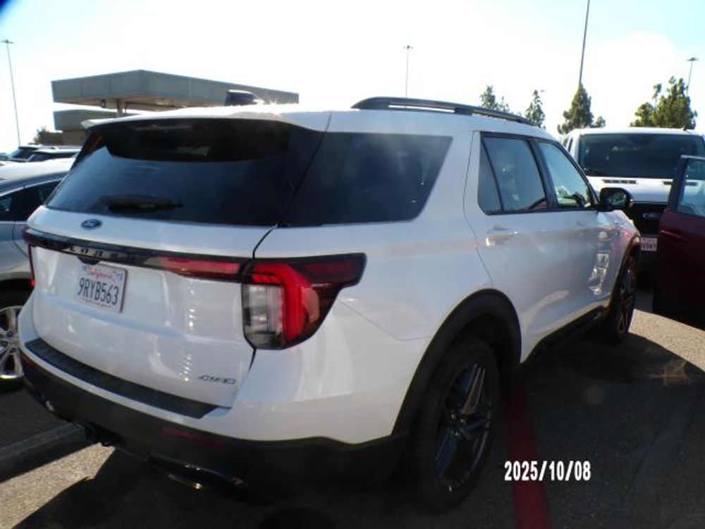 2025 Ford Explorer ST-Line