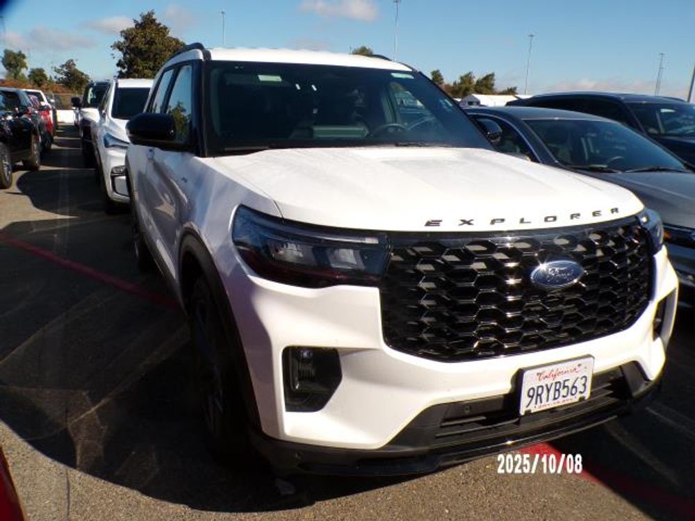 2025 Ford Explorer ST-Line
