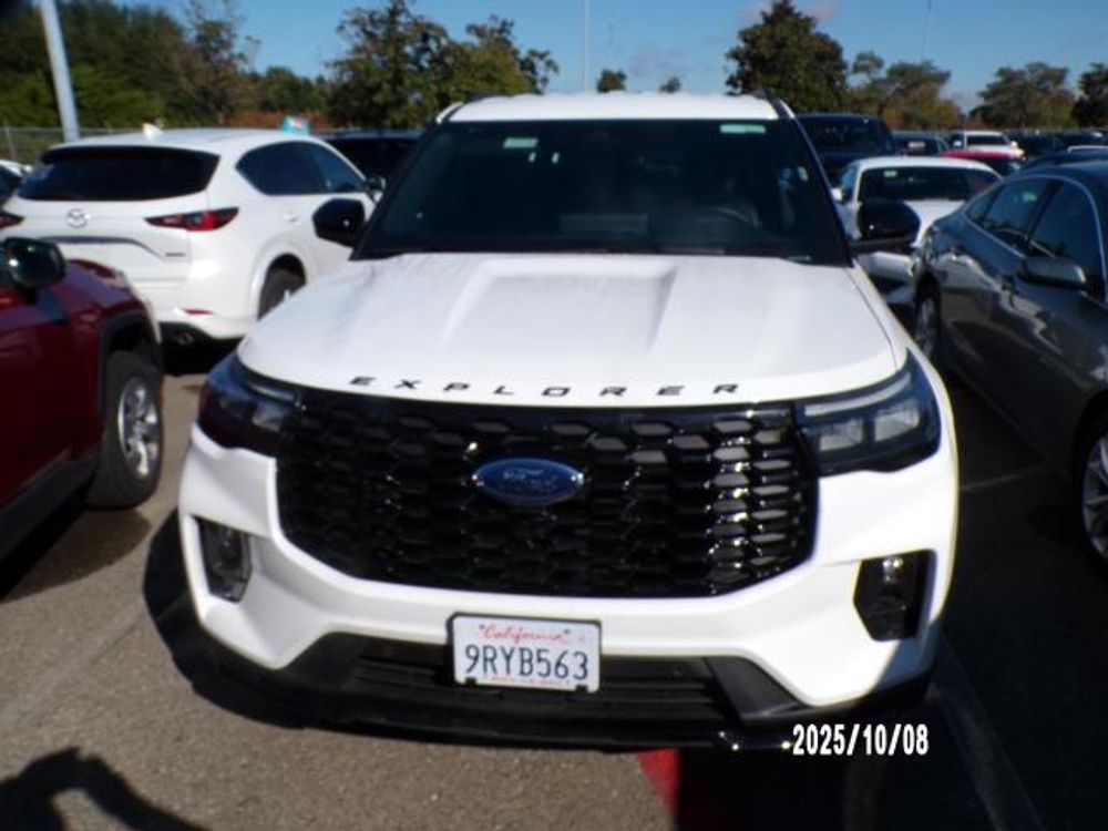2025 Ford Explorer ST-Line