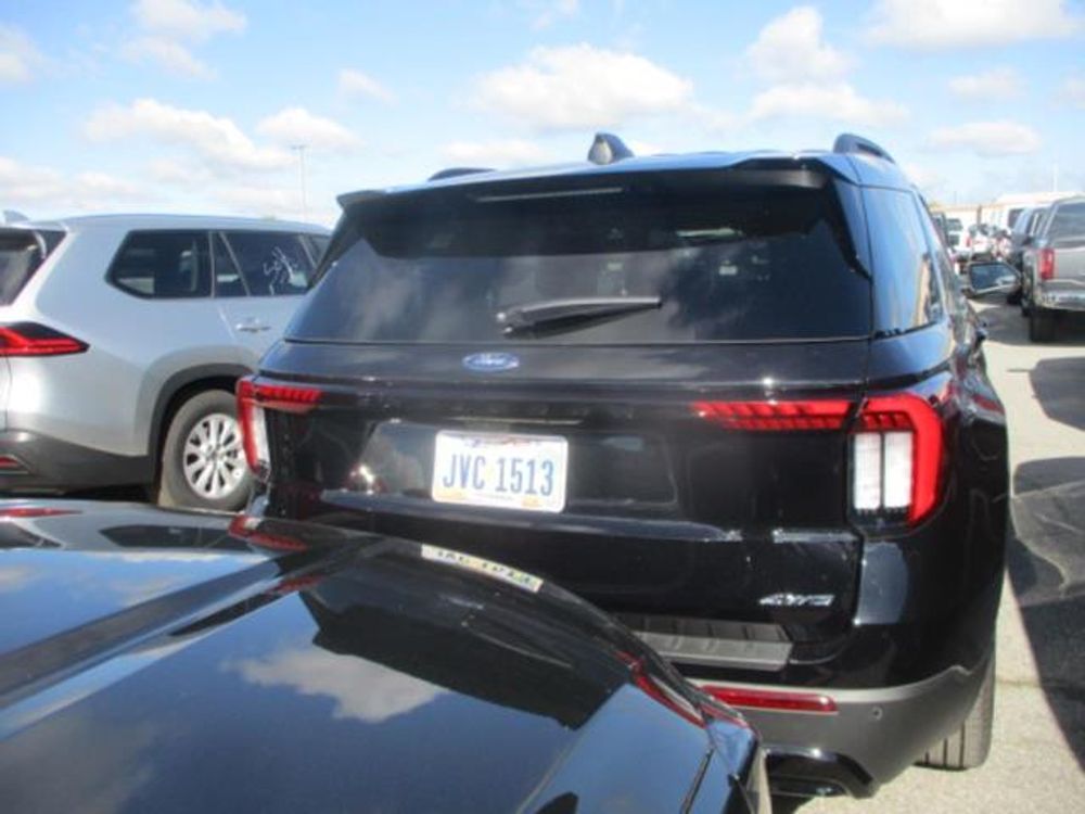2025 Ford Explorer ST-Line