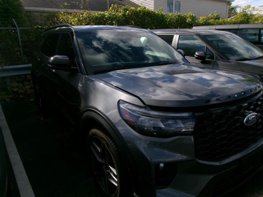 2025 Ford Explorer ST-Line