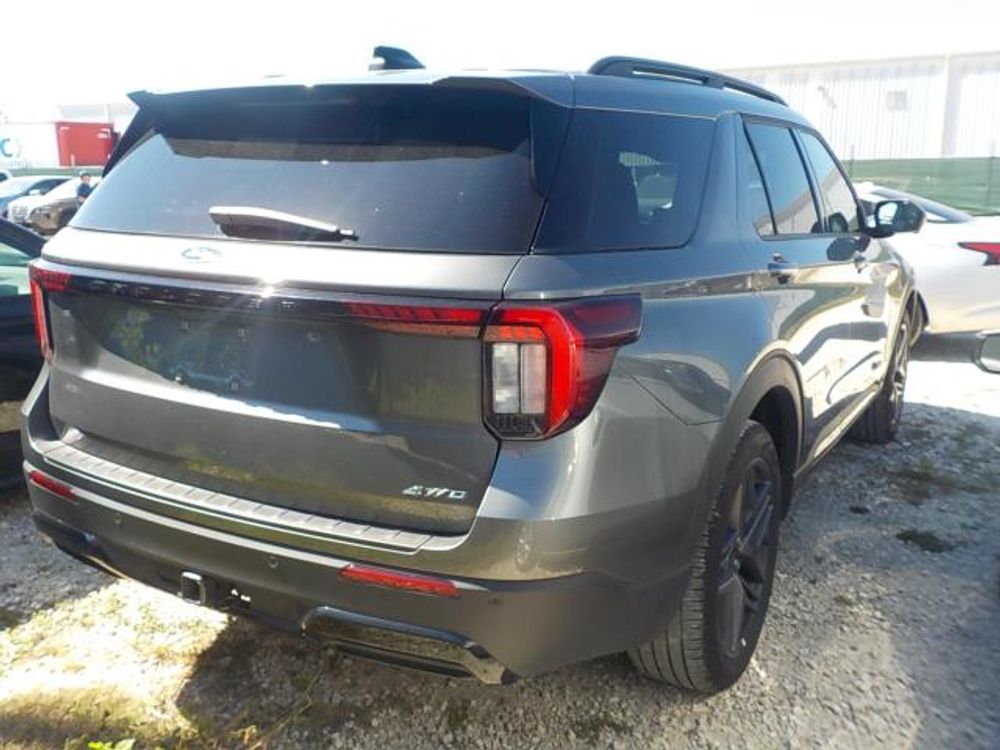 2025 Ford Explorer ST-Line
