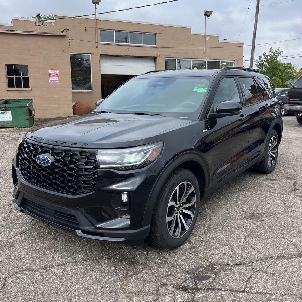 2025 Ford Explorer ST-Line