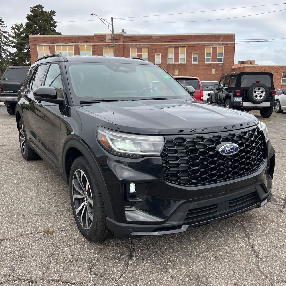 2025 Ford Explorer ST-Line