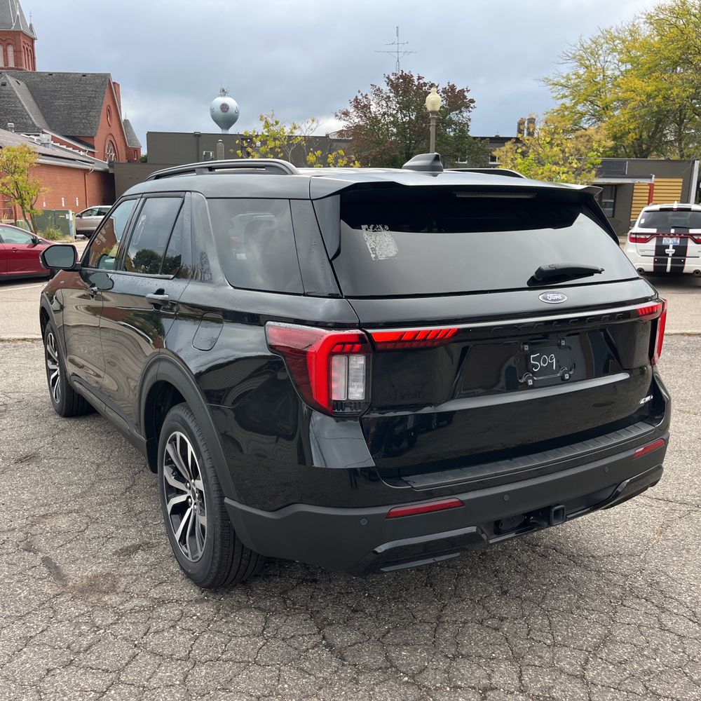 2025 Ford Explorer ST-Line
