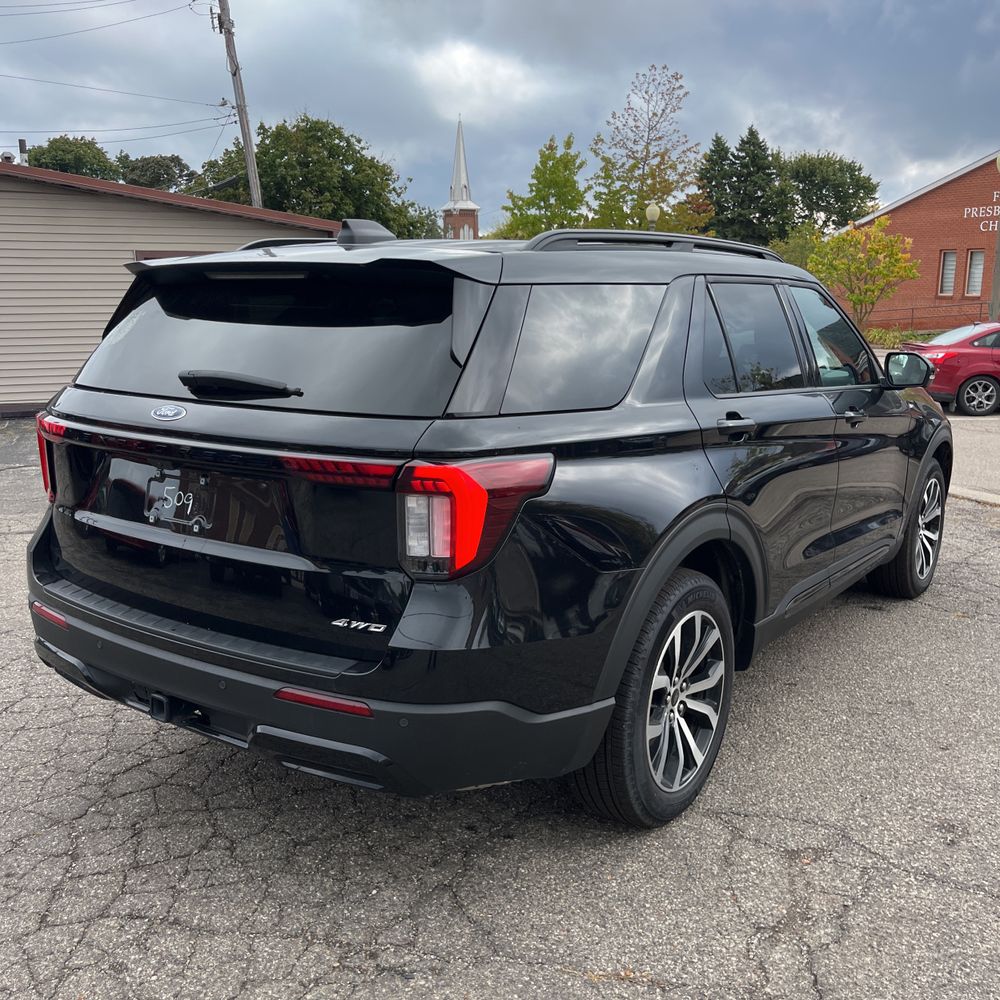 2025 Ford Explorer ST-Line