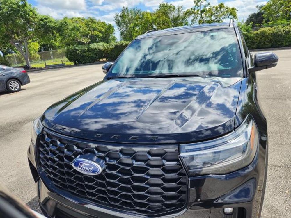 2025 Ford Explorer ST-Line