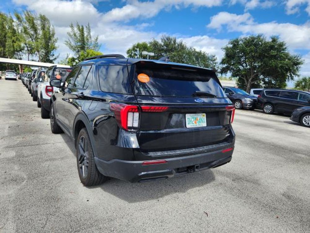 2025 Ford Explorer ST-Line