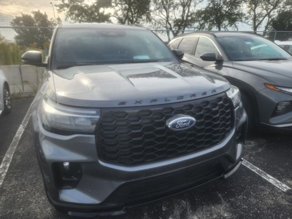 2025 Ford Explorer ST-Line