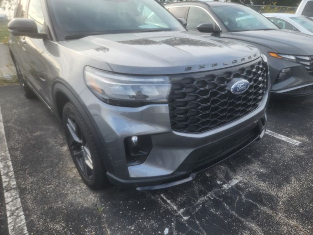 2025 Ford Explorer ST-Line