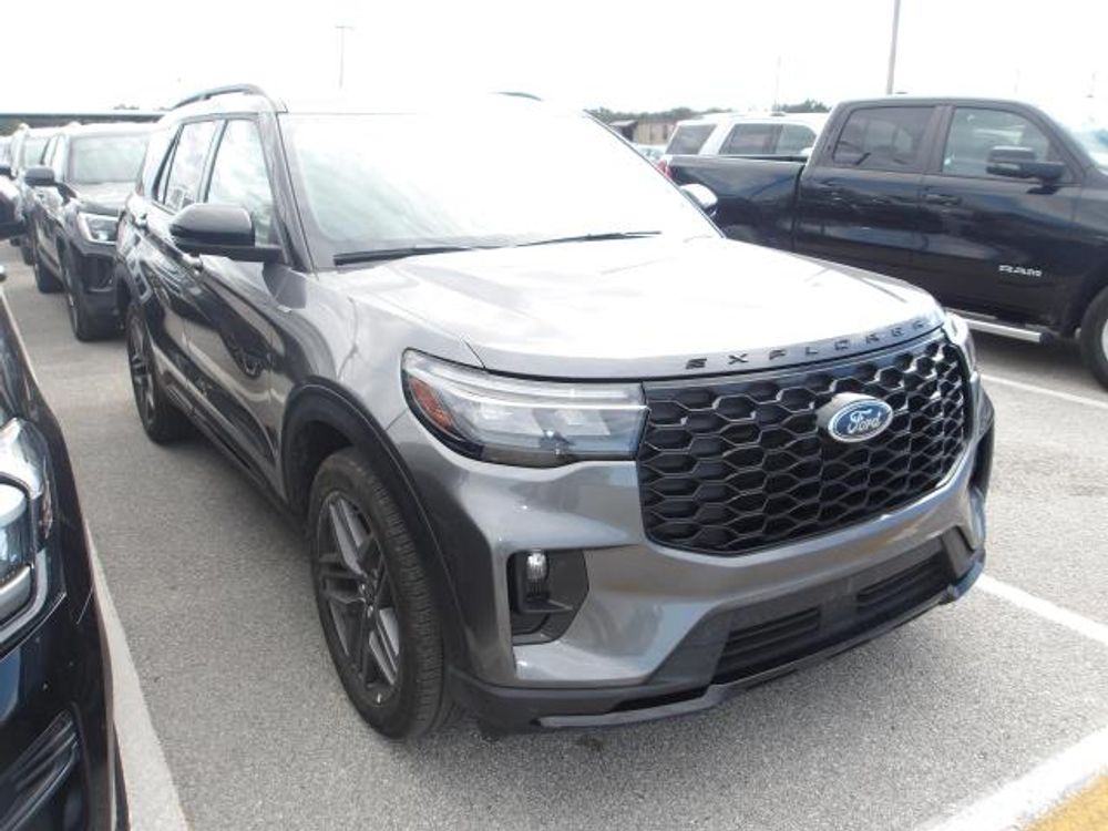 2025 Ford Explorer ST-Line