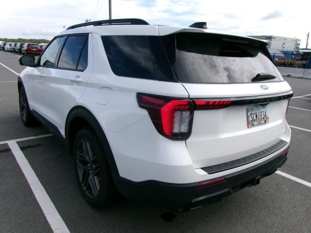 2025 Ford Explorer ST-Line