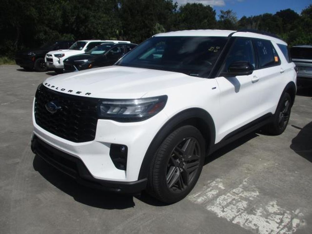 2025 Ford Explorer ST-Line