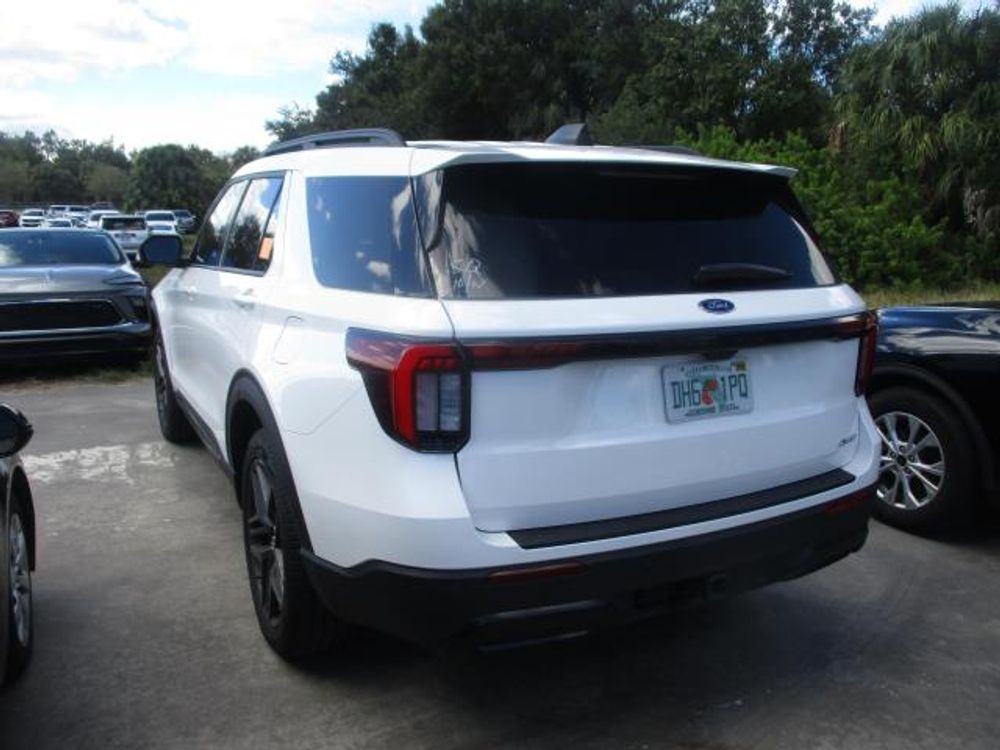 2025 Ford Explorer ST-Line