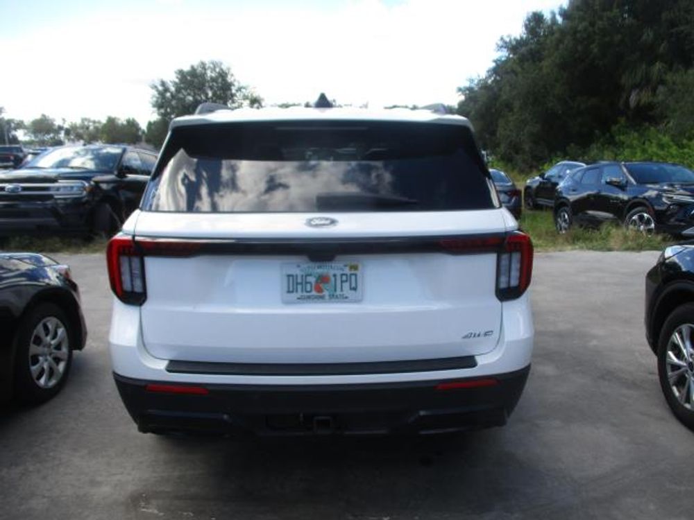 2025 Ford Explorer ST-Line