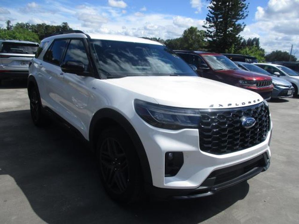 2025 Ford Explorer ST-Line