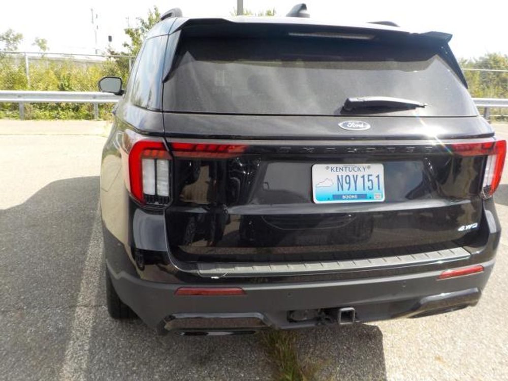 2025 Ford Explorer ST-Line