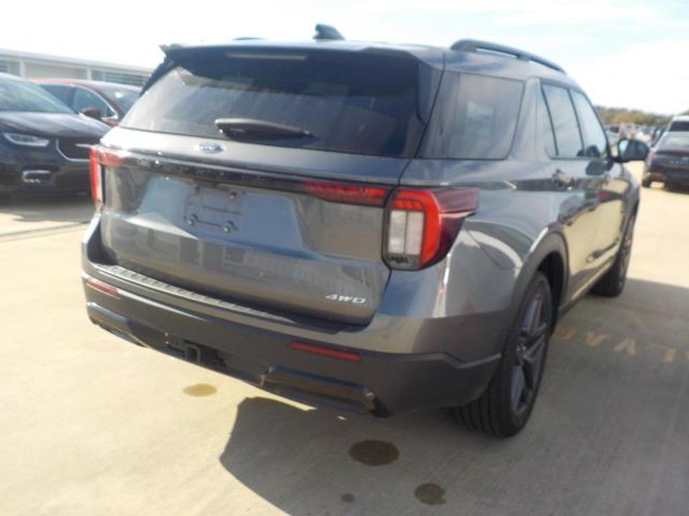 2025 Ford Explorer ST-Line